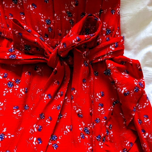 Red floral Gap dress size small petite. Ruffled hem wrap skirt, tie waist. - Picture 3 of 6